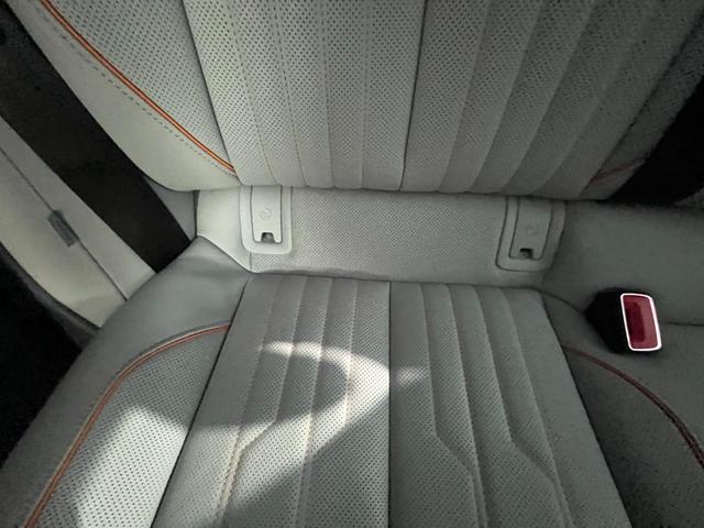 e-トロン 50クワトロ アドバンスト 4WD アシスタンス+コンフォート+サイレンスPKG パノラマルーフ 21インチAWOPバーチャルエクステリアミラー OPグレー革シート 3Dサウンドシステム 4ゾーンエアコン 電動リアゲート(32枚目)