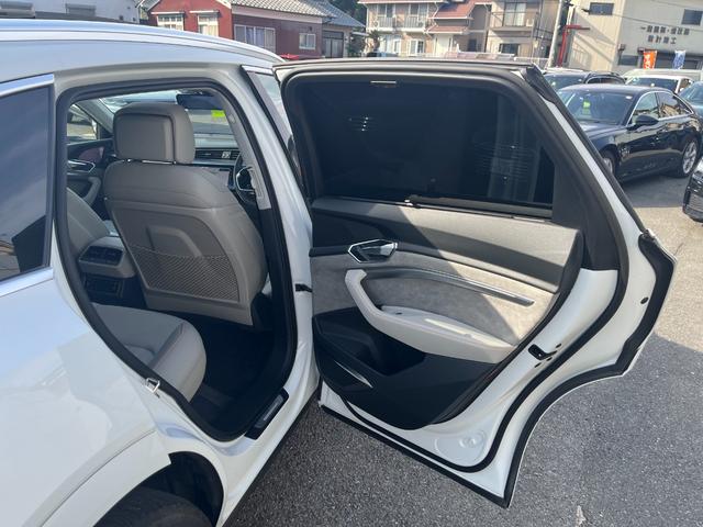 e-トロン 50クワトロ アドバンスト 4WD アシスタンス+コンフォート+サイレンスPKG パノラマルーフ 21インチAWOPバーチャルエクステリアミラー OPグレー革シート 3Dサウンドシステム 4ゾーンエアコン 電動リアゲート(47枚目)