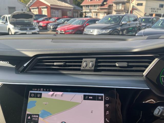 e-トロン 50クワトロ アドバンスト 4WD アシスタンス+コンフォート+サイレンスPKG パノラマルーフ 21インチAWOPバーチャルエクステリアミラー OPグレー革シート 3Dサウンドシステム 4ゾーンエアコン 電動リアゲート(58枚目)