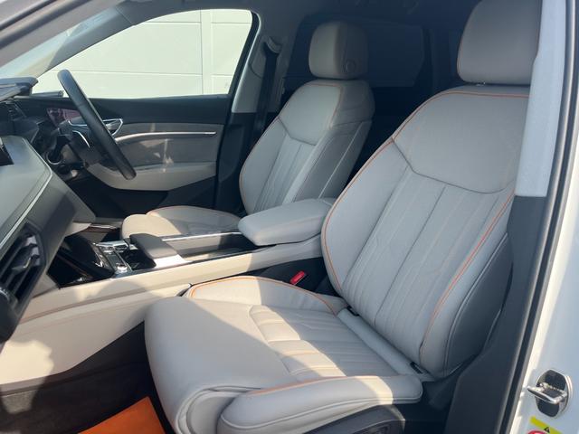 e-トロン 50クワトロ アドバンスト 4WD アシスタンス+コンフォート+サイレンスPKG パノラマルーフ 21インチAWOPバーチャルエクステリアミラー OPグレー革シート 3Dサウンドシステム 4ゾーンエアコン 電動リアゲート(71枚目)