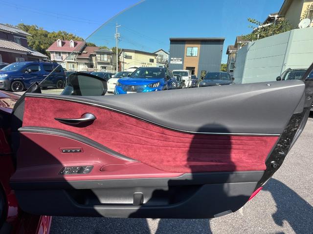 LC LC500 Sパッケージ マークレビンソン TRDエアロキット 禁煙車 ヘッドアップディスプレイ 3眼LED カーボンルーフ 21インチアルミ レクサスセーフティ BSM クリアランスソナー アクティブリアウィング(29枚目)