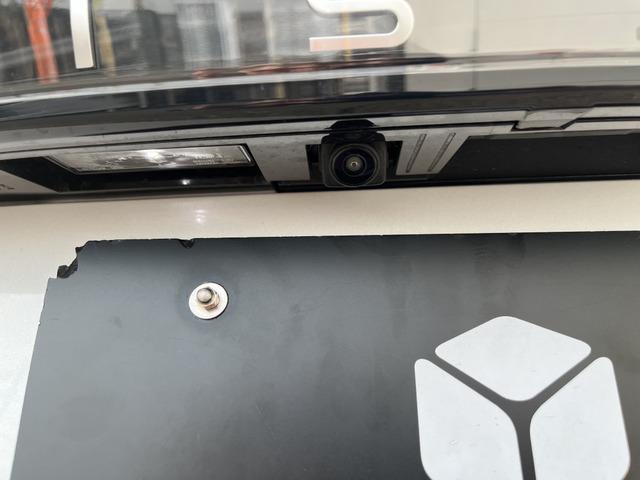 アリア Ｂ６　ｅ－４ＯＲＣＥ　パノラミックサンルーフ　プロパイロット　ニッサンコネクトナビ　　革巻きステアリング　　アダプティブＬＥＤヘッドランプ　パワーシート　インテリジェントアラウンドビューモニター　グレー木目調インパネ（4枚目）