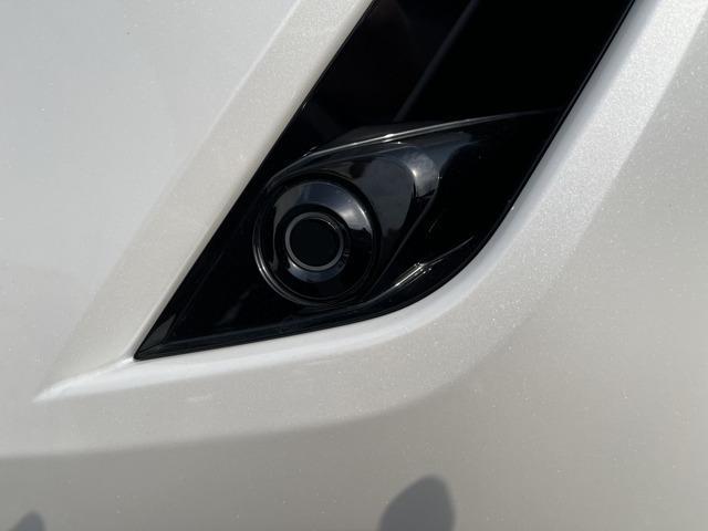 アリア Ｂ６　ｅ－４ＯＲＣＥ　パノラミックサンルーフ　プロパイロット　ニッサンコネクトナビ　　革巻きステアリング　　アダプティブＬＥＤヘッドランプ　パワーシート　インテリジェントアラウンドビューモニター　グレー木目調インパネ（5枚目）