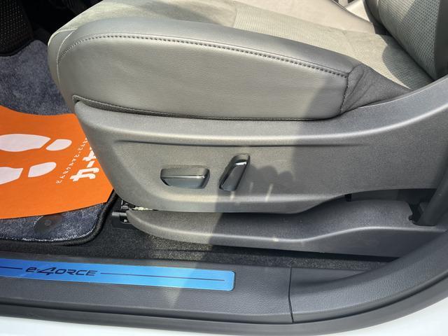 アリア Ｂ６　ｅ－４ＯＲＣＥ　パノラミックサンルーフ　プロパイロット　ニッサンコネクトナビ　　革巻きステアリング　　アダプティブＬＥＤヘッドランプ　パワーシート　インテリジェントアラウンドビューモニター　グレー木目調インパネ（16枚目）