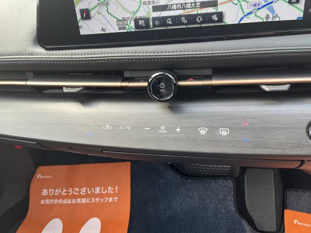 アリア Ｂ６　ｅ－４ＯＲＣＥ　パノラミックサンルーフ　プロパイロット　ニッサンコネクトナビ　　革巻きステアリング　　アダプティブＬＥＤヘッドランプ　パワーシート　インテリジェントアラウンドビューモニター　グレー木目調インパネ（18枚目）