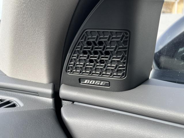 アリア Ｂ６　ｅ－４ＯＲＣＥ　パノラミックサンルーフ　プロパイロット　ニッサンコネクトナビ　　革巻きステアリング　　アダプティブＬＥＤヘッドランプ　パワーシート　インテリジェントアラウンドビューモニター　グレー木目調インパネ（19枚目）