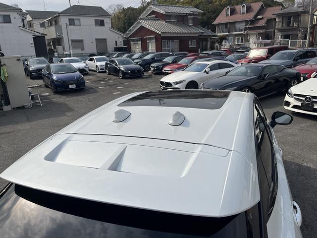 アリア Ｂ６　ｅ－４ＯＲＣＥ　パノラミックサンルーフ　プロパイロット　ニッサンコネクトナビ　　革巻きステアリング　　アダプティブＬＥＤヘッドランプ　パワーシート　インテリジェントアラウンドビューモニター　グレー木目調インパネ（20枚目）