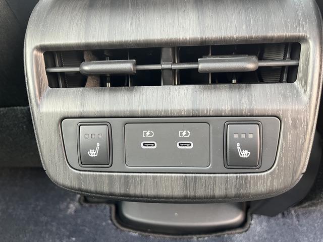 アリア Ｂ６　ｅ－４ＯＲＣＥ　パノラミックサンルーフ　プロパイロット　ニッサンコネクトナビ　　革巻きステアリング　　アダプティブＬＥＤヘッドランプ　パワーシート　インテリジェントアラウンドビューモニター　グレー木目調インパネ（25枚目）