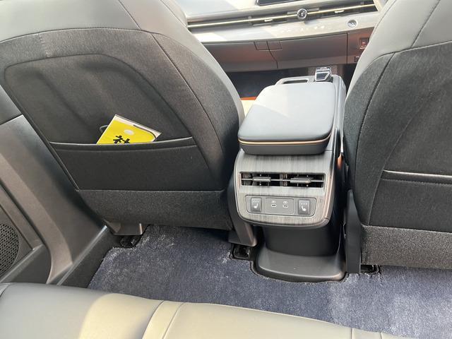 アリア Ｂ６　ｅ－４ＯＲＣＥ　パノラミックサンルーフ　プロパイロット　ニッサンコネクトナビ　　革巻きステアリング　　アダプティブＬＥＤヘッドランプ　パワーシート　インテリジェントアラウンドビューモニター　グレー木目調インパネ（31枚目）