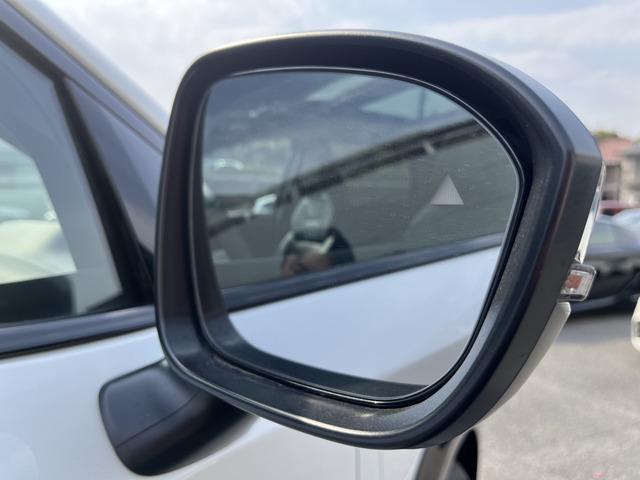 アリア Ｂ６　ｅ－４ＯＲＣＥ　パノラミックサンルーフ　プロパイロット　ニッサンコネクトナビ　　革巻きステアリング　　アダプティブＬＥＤヘッドランプ　パワーシート　インテリジェントアラウンドビューモニター　グレー木目調インパネ（34枚目）