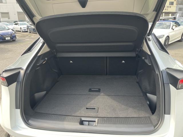 アリア Ｂ６　ｅ－４ＯＲＣＥ　パノラミックサンルーフ　プロパイロット　ニッサンコネクトナビ　　革巻きステアリング　　アダプティブＬＥＤヘッドランプ　パワーシート　インテリジェントアラウンドビューモニター　グレー木目調インパネ（39枚目）