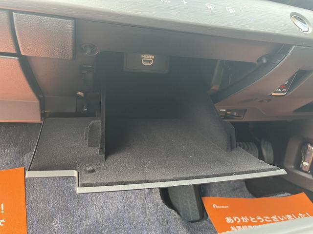 アリア Ｂ６　ｅ－４ＯＲＣＥ　パノラミックサンルーフ　プロパイロット　ニッサンコネクトナビ　　革巻きステアリング　　アダプティブＬＥＤヘッドランプ　パワーシート　インテリジェントアラウンドビューモニター　グレー木目調インパネ（40枚目）