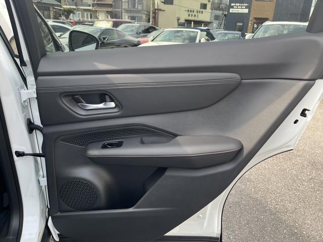 アリア Ｂ６　ｅ－４ＯＲＣＥ　パノラミックサンルーフ　プロパイロット　ニッサンコネクトナビ　　革巻きステアリング　　アダプティブＬＥＤヘッドランプ　パワーシート　インテリジェントアラウンドビューモニター　グレー木目調インパネ（46枚目）