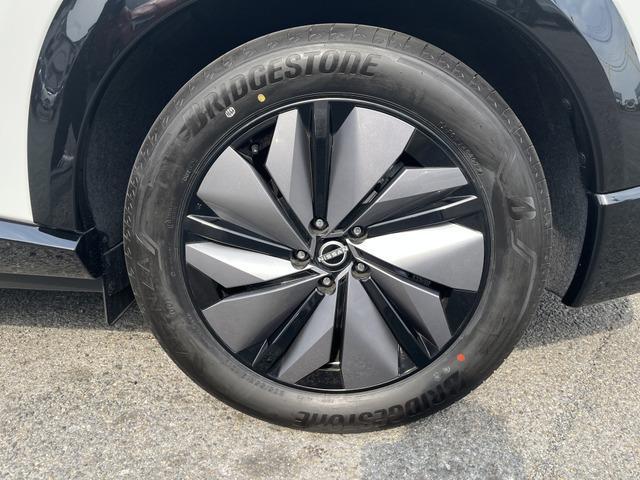 アリア Ｂ６　ｅ－４ＯＲＣＥ　パノラミックサンルーフ　プロパイロット　ニッサンコネクトナビ　　革巻きステアリング　　アダプティブＬＥＤヘッドランプ　パワーシート　インテリジェントアラウンドビューモニター　グレー木目調インパネ（51枚目）