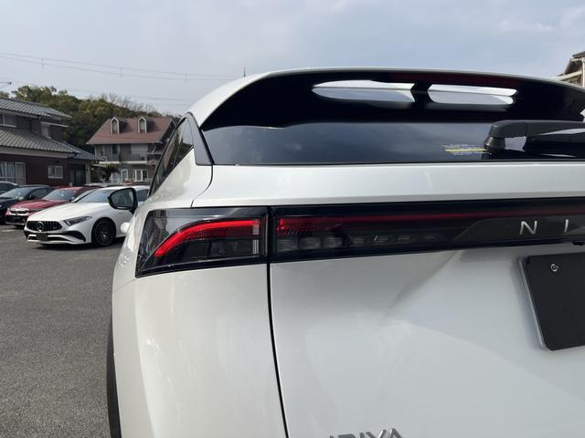 アリア Ｂ６　ｅ－４ＯＲＣＥ　パノラミックサンルーフ　プロパイロット　ニッサンコネクトナビ　　革巻きステアリング　　アダプティブＬＥＤヘッドランプ　パワーシート　インテリジェントアラウンドビューモニター　グレー木目調インパネ（71枚目）