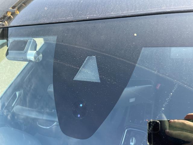 ゴルフトゥーラン ＴＳＩ　Ｒライン　駐車支援システム　純正ナビ　純正ＡＷ　２２５／４５Ｒ１８タイヤ　パークディスタンスコントロール　禁煙車　アダプティブクルーズコントロール　３ゾーンオートエアコン　ブラックサイドシルスポイラー（8枚目）