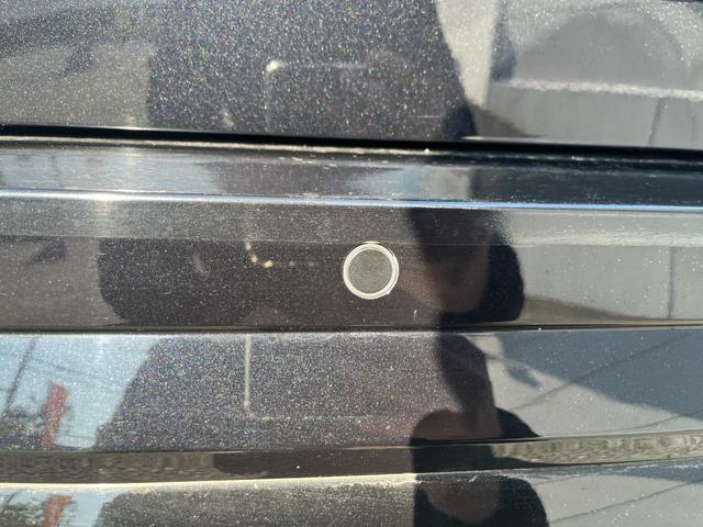 ゴルフトゥーラン ＴＳＩ　Ｒライン　駐車支援システム　純正ナビ　純正ＡＷ　２２５／４５Ｒ１８タイヤ　パークディスタンスコントロール　禁煙車　アダプティブクルーズコントロール　３ゾーンオートエアコン　ブラックサイドシルスポイラー（15枚目）