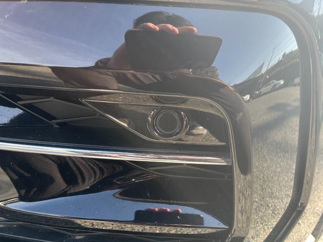 ゴルフトゥーラン ＴＳＩ　Ｒライン　駐車支援システム　純正ナビ　純正ＡＷ　２２５／４５Ｒ１８タイヤ　パークディスタンスコントロール　禁煙車　アダプティブクルーズコントロール　３ゾーンオートエアコン　ブラックサイドシルスポイラー（17枚目）