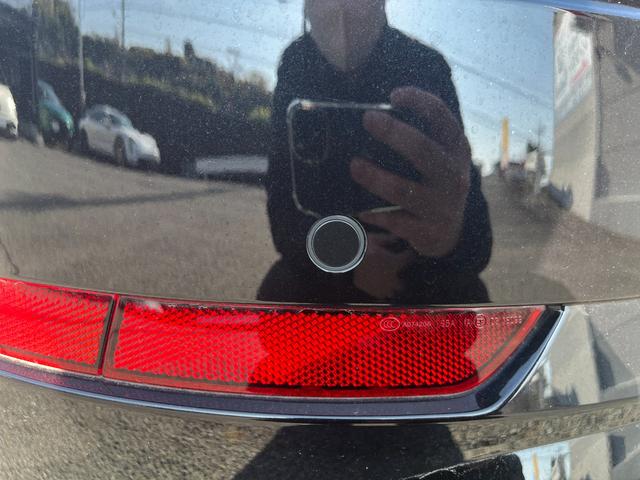 ゴルフトゥーラン ＴＳＩ　Ｒライン　駐車支援システム　純正ナビ　純正ＡＷ　２２５／４５Ｒ１８タイヤ　パークディスタンスコントロール　禁煙車　アダプティブクルーズコントロール　３ゾーンオートエアコン　ブラックサイドシルスポイラー（18枚目）