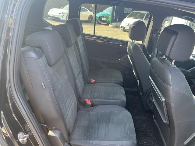 ゴルフトゥーラン ＴＳＩ　Ｒライン　駐車支援システム　純正ナビ　純正ＡＷ　２２５／４５Ｒ１８タイヤ　パークディスタンスコントロール　禁煙車　アダプティブクルーズコントロール　３ゾーンオートエアコン　ブラックサイドシルスポイラー（22枚目）