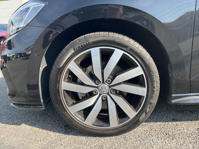 ゴルフトゥーラン ＴＳＩ　Ｒライン　駐車支援システム　純正ナビ　純正ＡＷ　２２５／４５Ｒ１８タイヤ　パークディスタンスコントロール　禁煙車　アダプティブクルーズコントロール　３ゾーンオートエアコン　ブラックサイドシルスポイラー（31枚目）