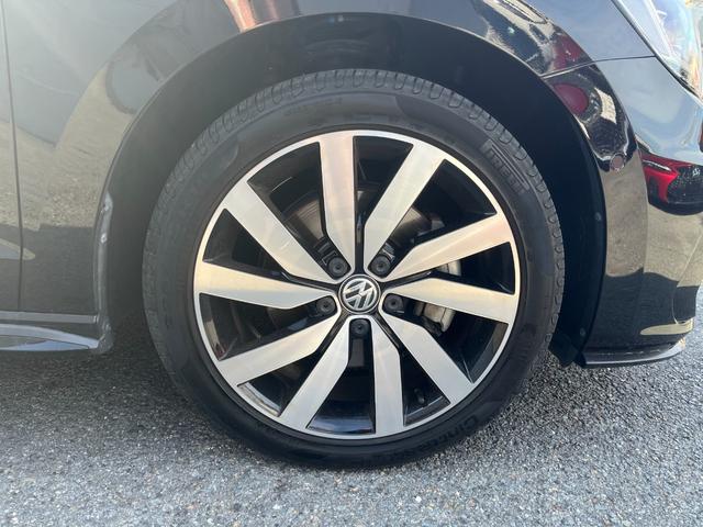 ゴルフトゥーラン ＴＳＩ　Ｒライン　駐車支援システム　純正ナビ　純正ＡＷ　２２５／４５Ｒ１８タイヤ　パークディスタンスコントロール　禁煙車　アダプティブクルーズコントロール　３ゾーンオートエアコン　ブラックサイドシルスポイラー（32枚目）