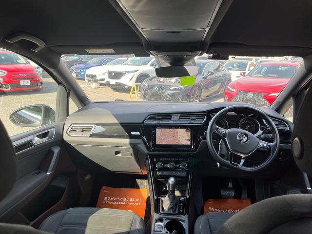 ゴルフトゥーラン ＴＳＩ　Ｒライン　駐車支援システム　純正ナビ　純正ＡＷ　２２５／４５Ｒ１８タイヤ　パークディスタンスコントロール　禁煙車　アダプティブクルーズコントロール　３ゾーンオートエアコン　ブラックサイドシルスポイラー（34枚目）