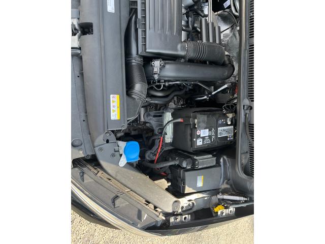 ゴルフトゥーラン ＴＳＩ　Ｒライン　駐車支援システム　純正ナビ　純正ＡＷ　２２５／４５Ｒ１８タイヤ　パークディスタンスコントロール　禁煙車　アダプティブクルーズコントロール　３ゾーンオートエアコン　ブラックサイドシルスポイラー（40枚目）