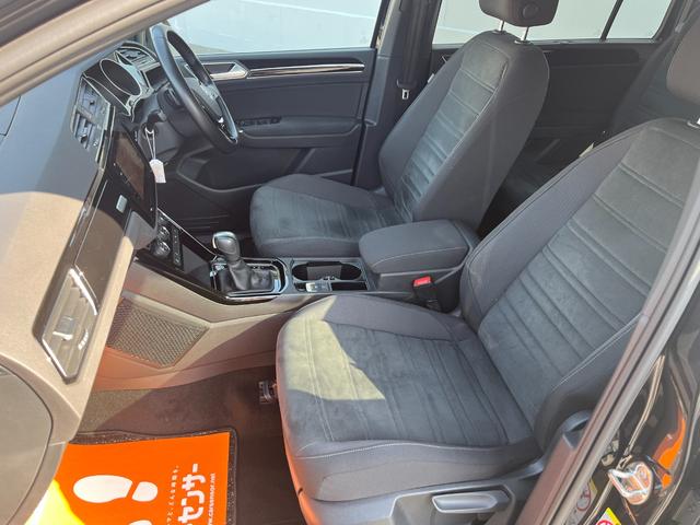 ゴルフトゥーラン ＴＳＩ　Ｒライン　駐車支援システム　純正ナビ　純正ＡＷ　２２５／４５Ｒ１８タイヤ　パークディスタンスコントロール　禁煙車　アダプティブクルーズコントロール　３ゾーンオートエアコン　ブラックサイドシルスポイラー（42枚目）