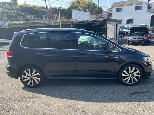 ゴルフトゥーラン ＴＳＩ　Ｒライン　駐車支援システム　純正ナビ　純正ＡＷ　２２５／４５Ｒ１８タイヤ　パークディスタンスコントロール　禁煙車　アダプティブクルーズコントロール　３ゾーンオートエアコン　ブラックサイドシルスポイラー（46枚目）