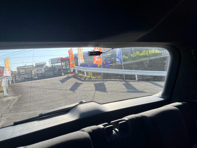 ゴルフトゥーラン ＴＳＩ　Ｒライン　駐車支援システム　純正ナビ　純正ＡＷ　２２５／４５Ｒ１８タイヤ　パークディスタンスコントロール　禁煙車　アダプティブクルーズコントロール　３ゾーンオートエアコン　ブラックサイドシルスポイラー（52枚目）