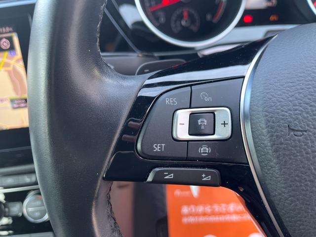 ゴルフトゥーラン ＴＳＩ　Ｒライン　駐車支援システム　純正ナビ　純正ＡＷ　２２５／４５Ｒ１８タイヤ　パークディスタンスコントロール　禁煙車　アダプティブクルーズコントロール　３ゾーンオートエアコン　ブラックサイドシルスポイラー（53枚目）