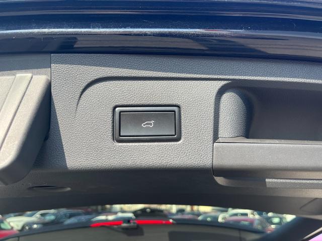 ゴルフトゥーラン ＴＳＩ　Ｒライン　駐車支援システム　純正ナビ　純正ＡＷ　２２５／４５Ｒ１８タイヤ　パークディスタンスコントロール　禁煙車　アダプティブクルーズコントロール　３ゾーンオートエアコン　ブラックサイドシルスポイラー（62枚目）