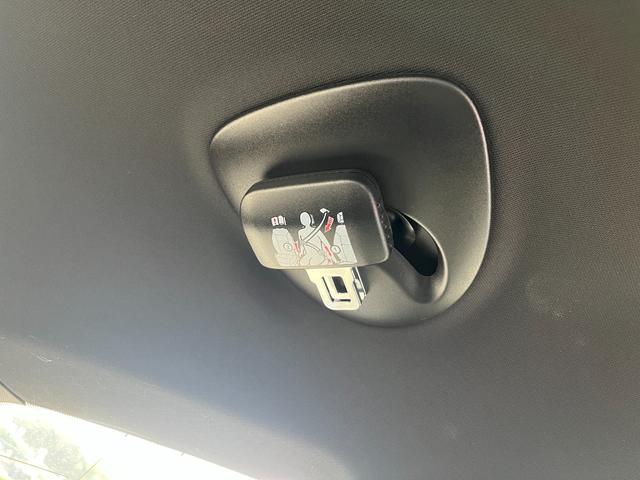 ゴルフトゥーラン ＴＳＩ　Ｒライン　駐車支援システム　純正ナビ　純正ＡＷ　２２５／４５Ｒ１８タイヤ　パークディスタンスコントロール　禁煙車　アダプティブクルーズコントロール　３ゾーンオートエアコン　ブラックサイドシルスポイラー（63枚目）