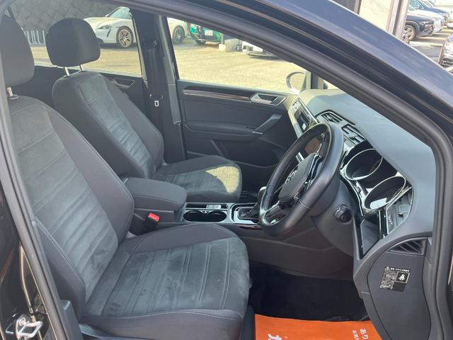 ゴルフトゥーラン ＴＳＩ　Ｒライン　駐車支援システム　純正ナビ　純正ＡＷ　２２５／４５Ｒ１８タイヤ　パークディスタンスコントロール　禁煙車　アダプティブクルーズコントロール　３ゾーンオートエアコン　ブラックサイドシルスポイラー（65枚目）