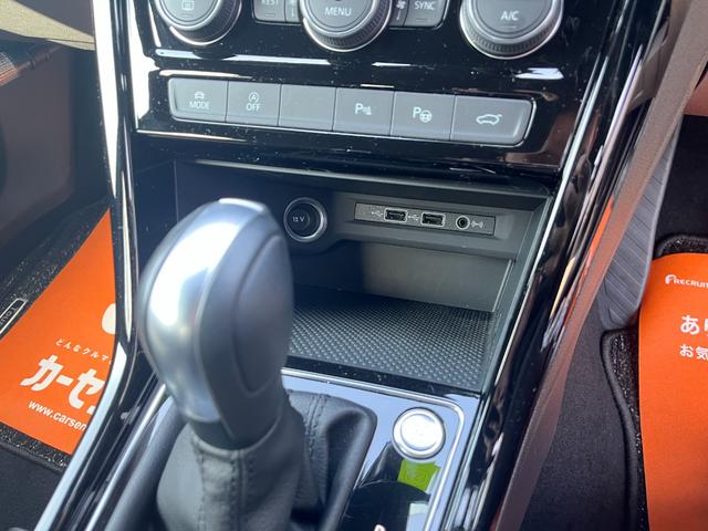 ゴルフトゥーラン ＴＳＩ　Ｒライン　駐車支援システム　純正ナビ　純正ＡＷ　２２５／４５Ｒ１８タイヤ　パークディスタンスコントロール　禁煙車　アダプティブクルーズコントロール　３ゾーンオートエアコン　ブラックサイドシルスポイラー（66枚目）