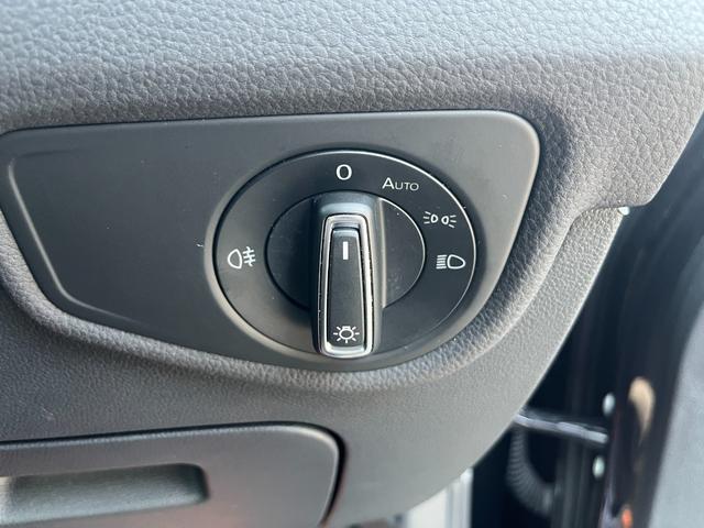 ゴルフトゥーラン ＴＳＩ　Ｒライン　駐車支援システム　純正ナビ　純正ＡＷ　２２５／４５Ｒ１８タイヤ　パークディスタンスコントロール　禁煙車　アダプティブクルーズコントロール　３ゾーンオートエアコン　ブラックサイドシルスポイラー（67枚目）