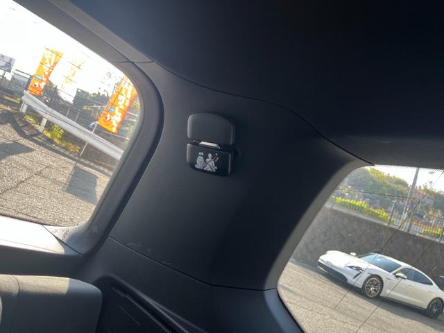 ゴルフトゥーラン ＴＳＩ　Ｒライン　駐車支援システム　純正ナビ　純正ＡＷ　２２５／４５Ｒ１８タイヤ　パークディスタンスコントロール　禁煙車　アダプティブクルーズコントロール　３ゾーンオートエアコン　ブラックサイドシルスポイラー（70枚目）