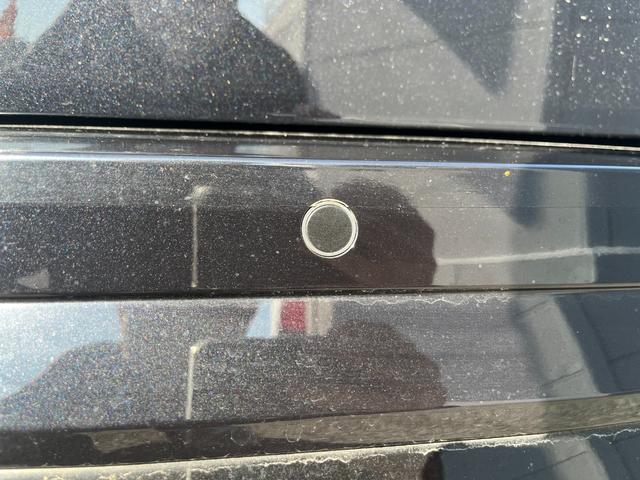 ゴルフトゥーラン ＴＳＩ　Ｒライン　駐車支援システム　純正ナビ　純正ＡＷ　２２５／４５Ｒ１８タイヤ　パークディスタンスコントロール　禁煙車　アダプティブクルーズコントロール　３ゾーンオートエアコン　ブラックサイドシルスポイラー（71枚目）