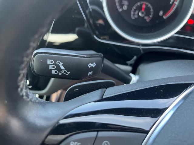 ゴルフトゥーラン ＴＳＩ　Ｒライン　駐車支援システム　純正ナビ　純正ＡＷ　２２５／４５Ｒ１８タイヤ　パークディスタンスコントロール　禁煙車　アダプティブクルーズコントロール　３ゾーンオートエアコン　ブラックサイドシルスポイラー（75枚目）