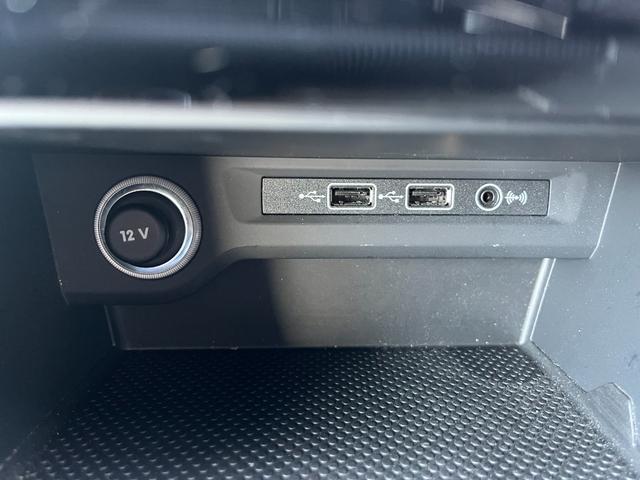 ゴルフトゥーラン ＴＳＩ　Ｒライン　駐車支援システム　純正ナビ　純正ＡＷ　２２５／４５Ｒ１８タイヤ　パークディスタンスコントロール　禁煙車　アダプティブクルーズコントロール　３ゾーンオートエアコン　ブラックサイドシルスポイラー（79枚目）