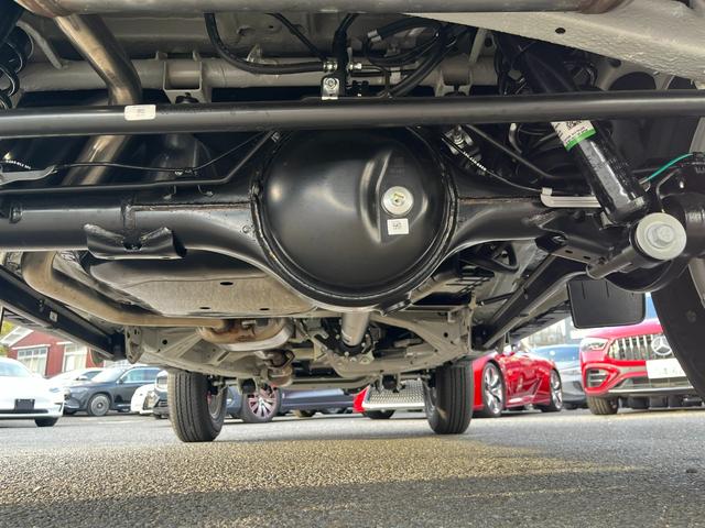 展示前には全車、内外装を厳しくチェックしておりますが、万が一見落とし等があってはダメなので、外部検査員によるチェックで更に厳しーくチェック済み＾＾