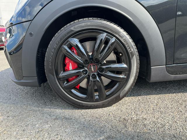 ＭＩＮＩ ジョンクーパーワークス　コンバーチブル　ワンオーナーコンバーチブル　禁煙車　バックカメラ　レーダークルーズコントロール　純正アルミホイール１７インチ　本革シート　シートヒーター　ワイヤレス充電器　自動サイドブレーキ　ＡｐｐｌｅＣａｒＰｌａｙ（32枚目）