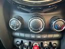 ワン　ファーストパッケージ　エッセンシャル・トリム　エッセンシャルトリム　ＡｐｐｌｅＣａｒＰｌａｙ　禁煙車　クルーズコントロール　パークディスタンス　クロームエンブレム　ＥＴＣ　禁煙車　クロームリアコンビネーションランプ　オプション１５インチアルミ（57枚目）