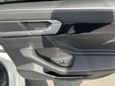 ＴＳＩ　４モーション　Ｒラインアドバンス　本革シート　運転席メモリー付パワーシート　全席シートヒーター　禁煙車　　Ｒロゴ入り革巻きスポーツステアリングホイール　ヘッドアップディスプレイ　純正アルミ２０インチ（29枚目）