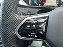ＴＳＩ　４モーション　Ｒラインアドバンス　本革シート　運転席メモリー付パワーシート　全席シートヒーター　禁煙車　　Ｒロゴ入り革巻きスポーツステアリングホイール　ヘッドアップディスプレイ　純正アルミ２０インチ（31枚目）