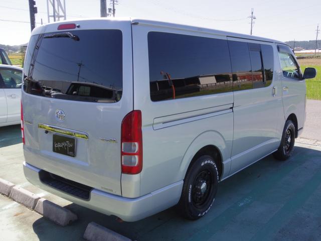 ハイエースバン ロングスーパーGL 15インチデイトナホイール NASCAR ホワイトレタータイヤ AppleCarPlay・Android Auto・Bluetooth対応ディスプレイオーディオ Bカメラ シートカバー(7枚目)