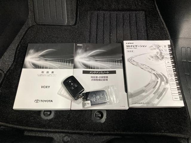 ヴォクシー ハイブリッドＺＳ　煌ＩＩＩ　フルセグ　メモリーナビ　ＤＶＤ再生　ミュージックプレイヤー接続可　衝突被害軽減システム　ドラレコ　両側電動スライド　ＬＥＤヘッドランプ　乗車定員７人　３列シート　ワンオーナー（35枚目）