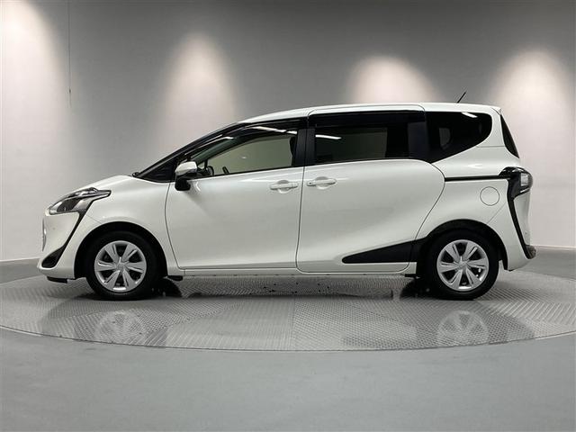 シエンタ Ｇ　フルセグ　メモリーナビ　ＤＶＤ再生　ミュージックプレイヤー接続可　バックカメラ　衝突被害軽減システム　ＥＴＣ　両側電動スライド　ウオークスルー　乗車定員７人　３列シート　ワンオーナー（5枚目）