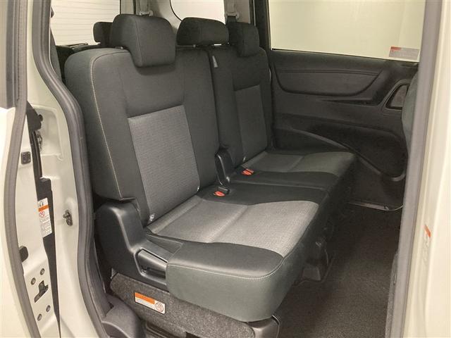 シエンタ Ｇ　フルセグ　メモリーナビ　ＤＶＤ再生　ミュージックプレイヤー接続可　バックカメラ　衝突被害軽減システム　ＥＴＣ　両側電動スライド　ウオークスルー　乗車定員７人　３列シート　ワンオーナー（10枚目）